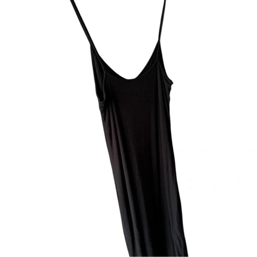 abercrombie and fitch black maxi spaghetti strap dress with slit